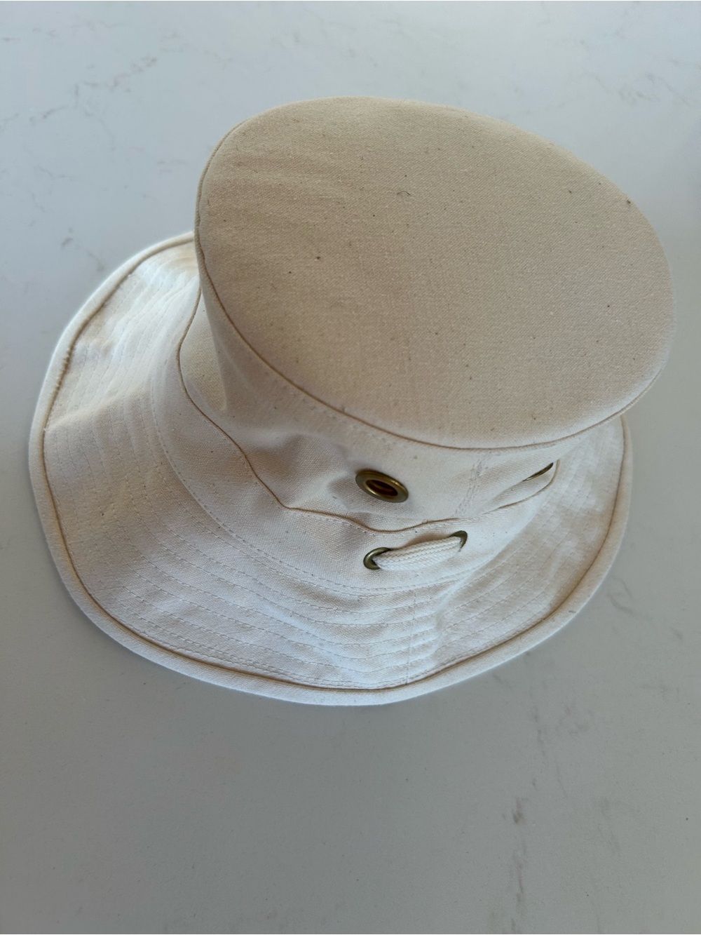 Tilley Iconic Cream Canvas Bucket Hat Size 7 , 22 inches
Made in Canada - Picture 5 of 9